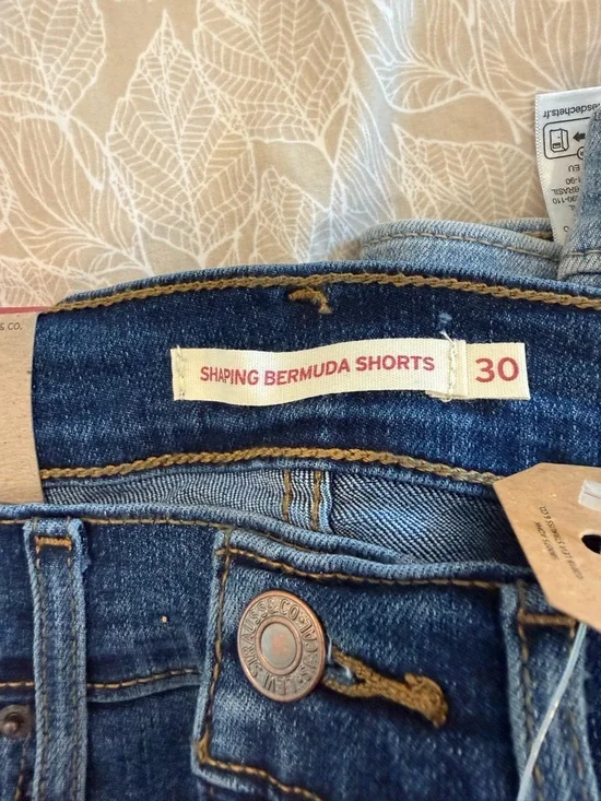 Levi's Women’s High-Rise Bermuda shorts — Light Blue & Dark Indigo - Picture 4 of 5